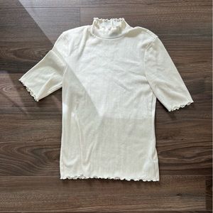 Gap pointelle off white t-shirt with lettuce hem